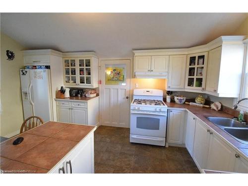 106 Forest Street W, Dunnville, ON - Indoor Photo Showing Kitchen With Double Sink