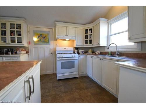 106 Forest Street W, Dunnville, ON - Indoor Photo Showing Kitchen With Double Sink