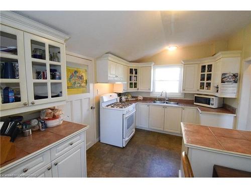 106 Forest Street W, Dunnville, ON - Indoor Photo Showing Kitchen With Double Sink