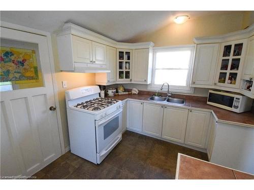 106 Forest Street W, Dunnville, ON - Indoor Photo Showing Kitchen With Double Sink