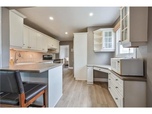 Upper-330 East 17Th Street, Hamilton, ON - Indoor Photo Showing Kitchen