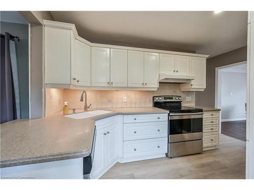 Upper-330 East 17Th Street, Hamilton, ON - Indoor Photo Showing Kitchen