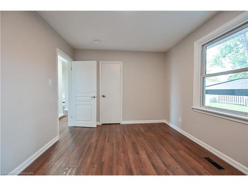 Upper-330 East 17Th Street, Hamilton, ON - Indoor Photo Showing Other Room