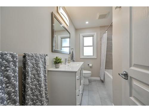 Upper-330 East 17Th Street, Hamilton, ON - Indoor Photo Showing Bathroom