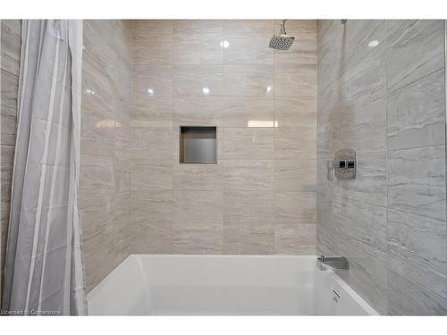 Upper-330 East 17Th Street, Hamilton, ON - Indoor Photo Showing Bathroom