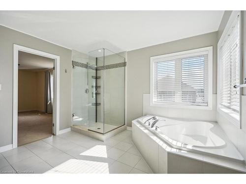 232 Raymond Road, Ancaster, ON - Indoor Photo Showing Bathroom