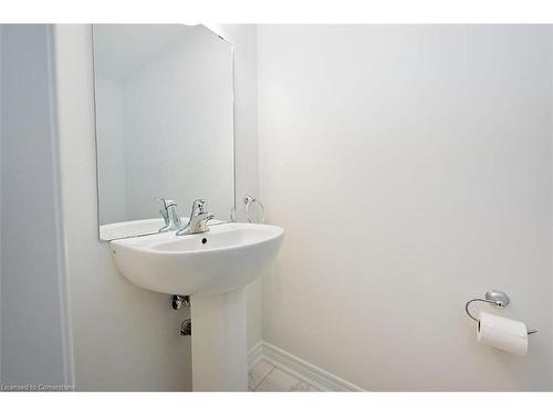 31 Radison Lane, Hamilton, ON - Indoor Photo Showing Bathroom