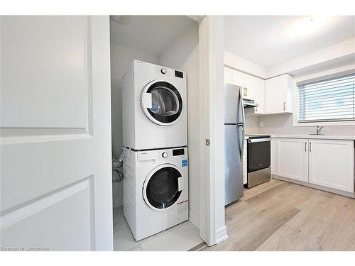 31 Radison Lane, Hamilton, ON - Indoor Photo Showing Laundry Room