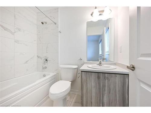 31 Radison Lane, Hamilton, ON - Indoor Photo Showing Bathroom