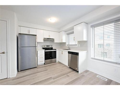 31 Radison Lane, Hamilton, ON - Indoor Photo Showing Kitchen