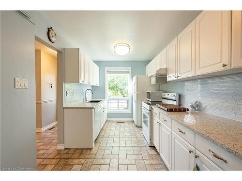 2259 Leominster Drive, Burlington, ON - Indoor Photo Showing Kitchen