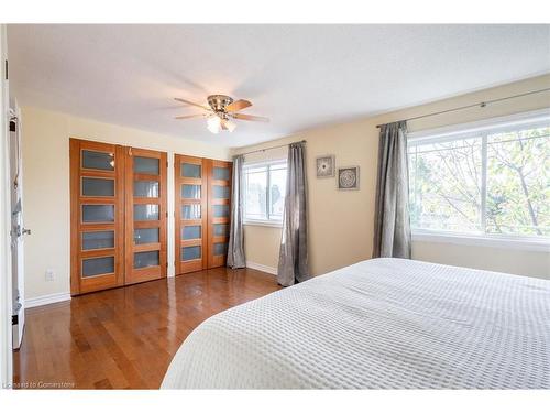 2259 Leominster Drive, Burlington, ON - Indoor Photo Showing Bedroom