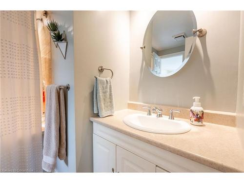 2259 Leominster Drive, Burlington, ON - Indoor Photo Showing Bathroom