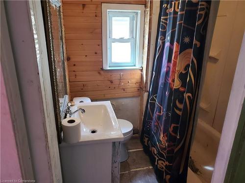 54 Douglas Avenue, Hamilton, ON - Indoor Photo Showing Bathroom