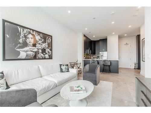 606-101 Locke Street S, Hamilton, ON - Indoor Photo Showing Living Room