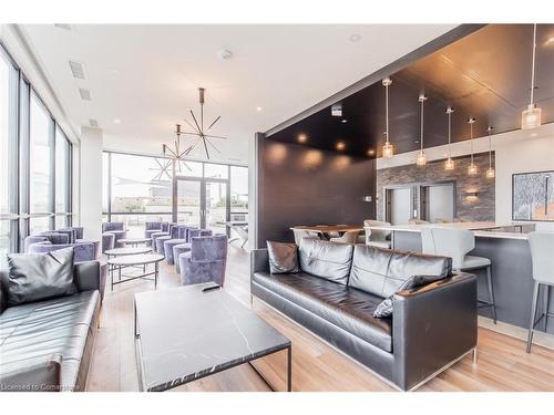 606-101 Locke Street S, Hamilton, ON - Indoor Photo Showing Living Room