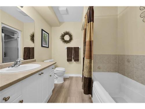 69 Mapleleaf Trail, Glanbrook, ON - Indoor Photo Showing Bathroom