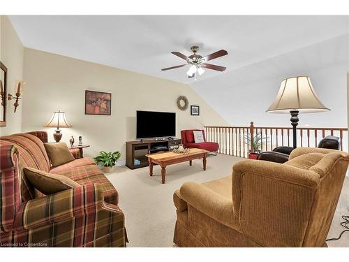 69 Mapleleaf Trail, Glanbrook, ON - Indoor Photo Showing Living Room