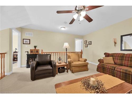 69 Mapleleaf Trail, Glanbrook, ON - Indoor Photo Showing Living Room