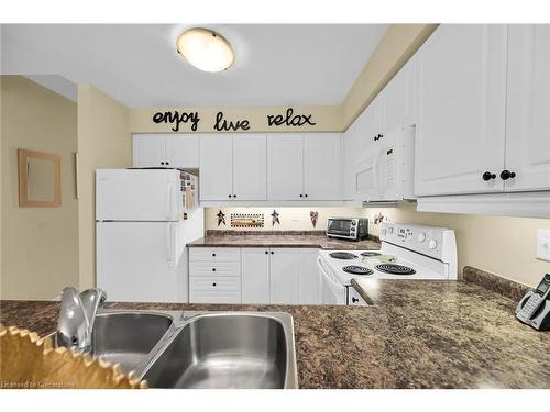 69 Mapleleaf Trail, Glanbrook, ON - Indoor Photo Showing Kitchen With Double Sink