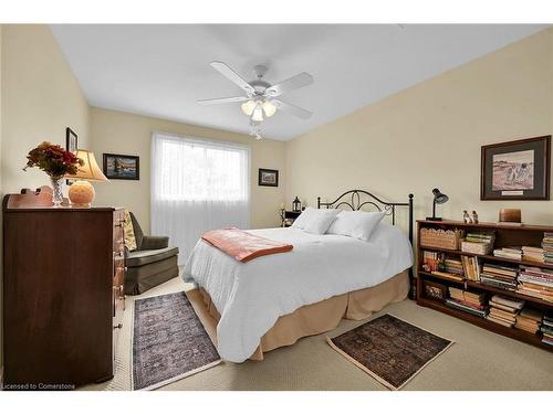 69 Mapleleaf Trail, Glanbrook, ON - Indoor Photo Showing Bedroom