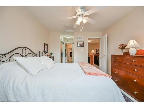 69 Mapleleaf Trail, Glanbrook, ON - Indoor Photo Showing Bedroom