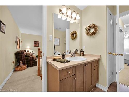 69 Mapleleaf Trail, Glanbrook, ON - Indoor Photo Showing Bathroom