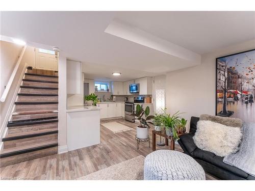 Lower-77 West 4Th Street, Hamilton, ON - Indoor Photo Showing Living Room