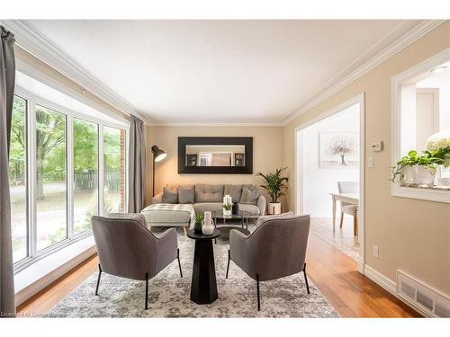 2245 8 Sideroad, Burlington, ON - Indoor Photo Showing Living Room