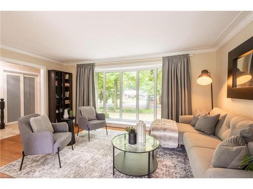 2245 8 Sideroad, Burlington, ON - Indoor Photo Showing Living Room