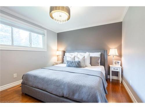 2245 8 Sideroad, Burlington, ON - Indoor Photo Showing Bedroom