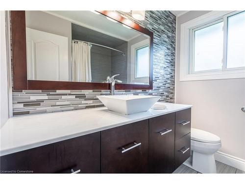 2245 8 Sideroad, Burlington, ON - Indoor Photo Showing Bathroom