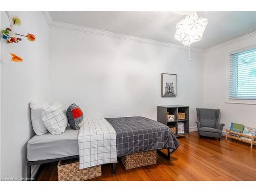 2245 8 Sideroad, Burlington, ON - Indoor Photo Showing Bedroom