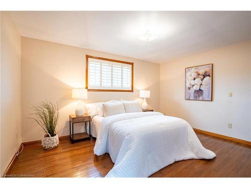 10 Dorothy Street, Hamilton, ON - Indoor Photo Showing Bedroom