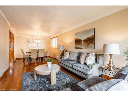 10 Dorothy Street, Hamilton, ON - Indoor Photo Showing Living Room