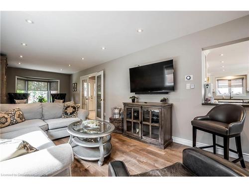 487 Eaglewood Drive, Hamilton, ON - Indoor Photo Showing Living Room