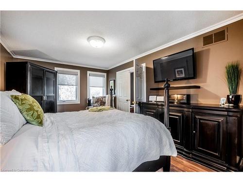 487 Eaglewood Drive, Hamilton, ON - Indoor Photo Showing Bedroom