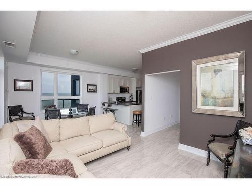 608-101 Shoreview Place, Stoney Creek, ON - Indoor Photo Showing Living Room