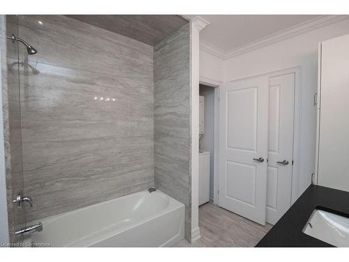 608-101 Shoreview Place, Stoney Creek, ON - Indoor Photo Showing Bathroom