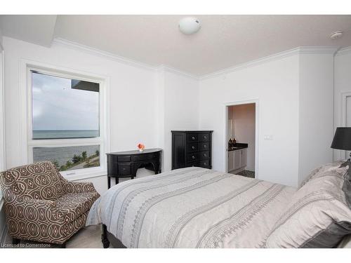 608-101 Shoreview Place, Stoney Creek, ON - Indoor Photo Showing Bedroom