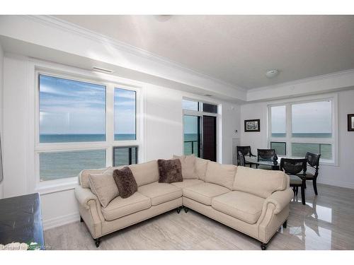 608-101 Shoreview Place, Stoney Creek, ON - Indoor Photo Showing Living Room