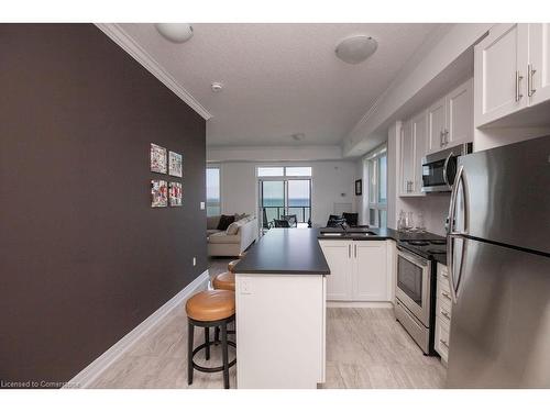 608-101 Shoreview Place, Stoney Creek, ON - Indoor Photo Showing Kitchen