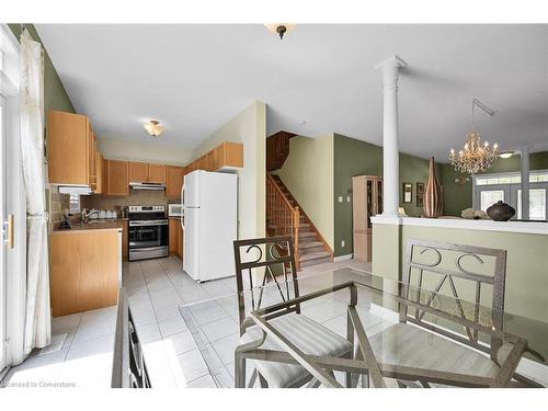 28 Titan Drive, Stoney Creek, ON - Indoor Photo Showing Kitchen