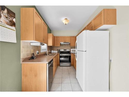 28 Titan Drive, Stoney Creek, ON - Indoor Photo Showing Kitchen