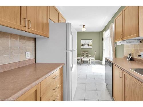 28 Titan Drive, Stoney Creek, ON - Indoor Photo Showing Kitchen