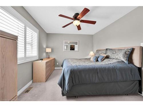 28 Titan Drive, Stoney Creek, ON - Indoor Photo Showing Bedroom