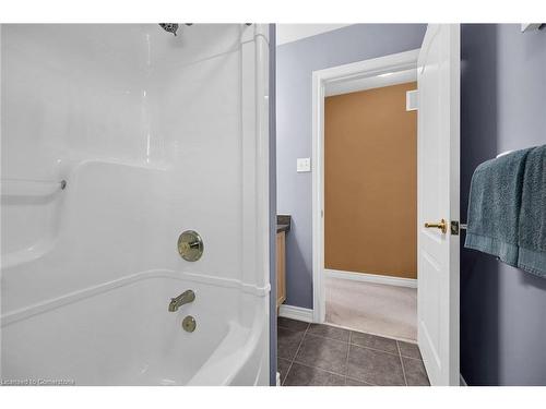 28 Titan Drive, Stoney Creek, ON - Indoor Photo Showing Bathroom