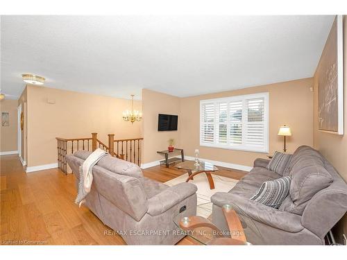 2199 Council Ring Road, Mississauga, ON - Indoor Photo Showing Living Room