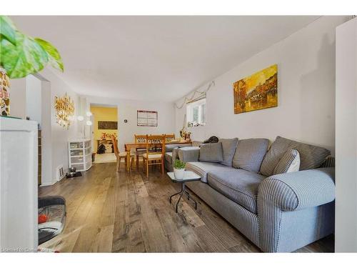 105 Ward Avenue, Hamilton, ON - Indoor Photo Showing Living Room