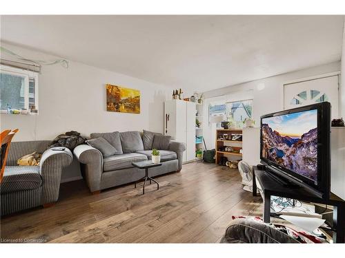 105 Ward Avenue, Hamilton, ON - Indoor Photo Showing Living Room